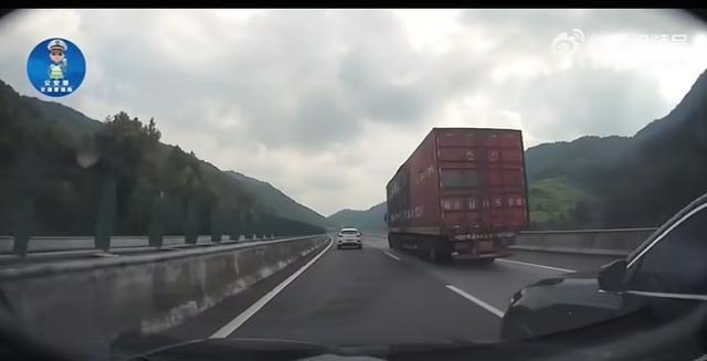 “我强行变道，他就应该减速”后续∶交警明确全责，网友炸锅