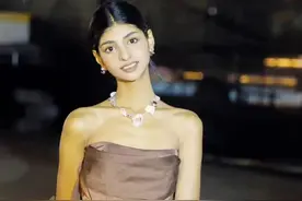 被中国夫妇收养的外国弃婴，美成了河南的“埃及艳后”图片