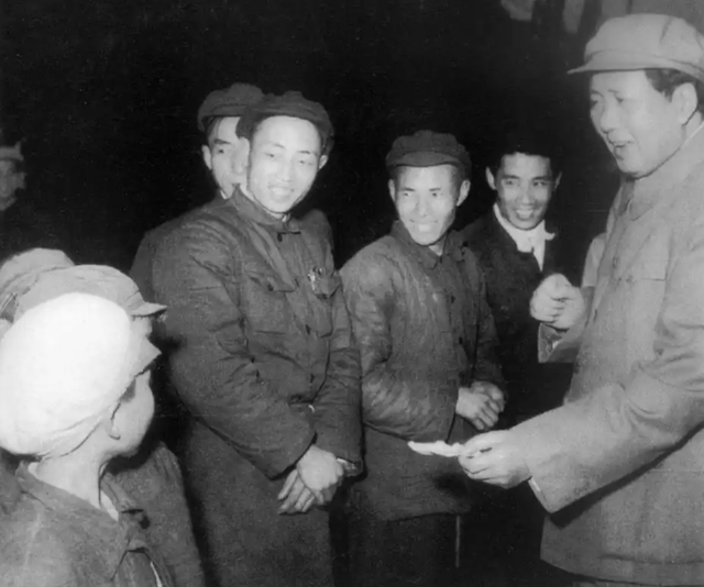 蒋介石临终前告诉蒋经国：我这一生只敬佩一人，畏惧两人!