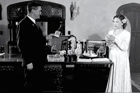 1947年，新婚之夜，57岁的陈纳德与22岁的陈香梅，在上海一张合影图片