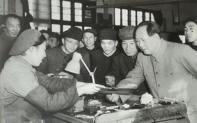 蒋介石在日记里坦言：重庆谈判放走毛主席，全是因为这两点！