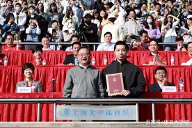 许昕被聘为大学教授，这个职务年收入有多少钱？图片