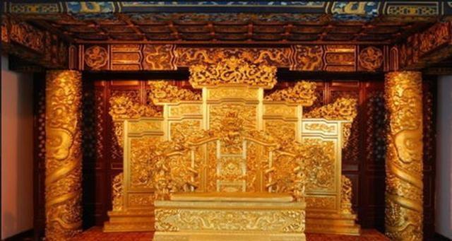清朝已经灭亡一百多年	，为何故宫的龙椅至今无人敢坐？