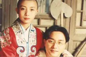 还记得《霸王别姬》的小豆子吗？一个要出家一个被张国荣改变命运图片