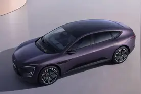 谁的“含华量”更高？阿维塔12对比智界S7。图片