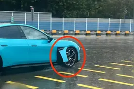 广东一场暴雨，揭开了小米SU7的"遮羞布”，车主:质量太差图片