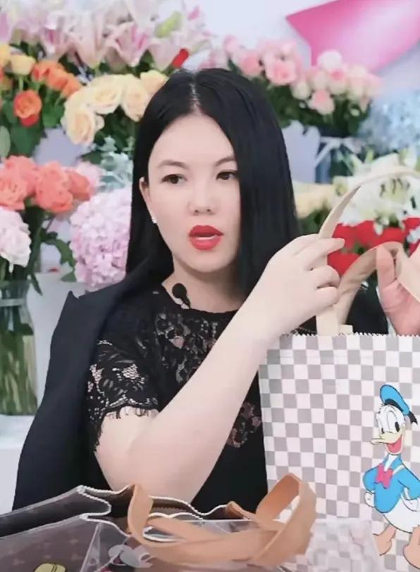李湘不再隐瞒！坦白与释永信关系亮明态度，亲密照终于有了答案