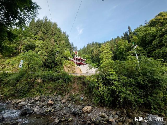 徒步瓦屋山,太艰难了,坚持下来不容易