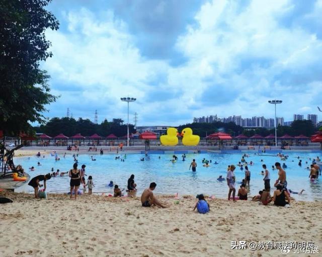 孩子想去迪士尼家长大哭一场?今年暑假旅游，我们是鄙视链最底端