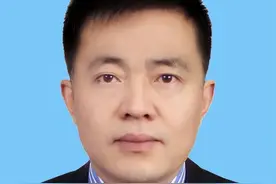 拍手称快 四川华西集团高管搞权色交易被双开 当过老师 差3月可退休图片