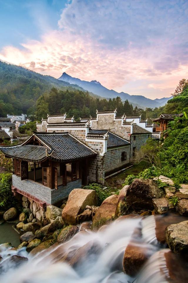 沉浸式感受韶关新丰绝美秋色！ 2天1夜赏枫露营品美食，徒步泡温泉，一起去躺平 ！