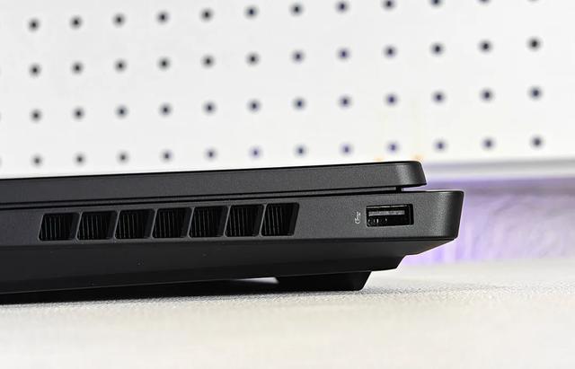 R9 8945HX同阶无敌 暗影精灵11锐龙版评测 更强大的RTX5060游戏本