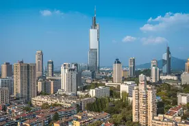 江苏6市跻身上半年GDP30强：南京稳居前10，增速超宁波；南通上升5位，成最大黑马图片