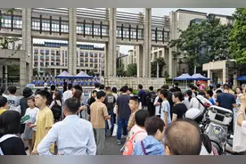 上午杭州地铁3号线挤满了小学生！小升初第一考，今年都有什么题？图片