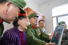 AI技术复原！22岁九江籍烈士“小明”与90岁母亲“重逢”图片