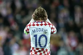 足坛最伟大的10号，三位球王入选，小罗垫底图片