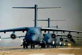 5架运-20突降埃及，机舱全部装满，世界在等一个答案图片