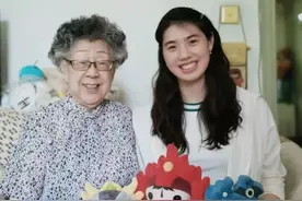 张雨霏在巴黎比赛收到会林奶奶的加油信息，回到北京就来探望他们图片