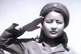 80年代老山前线，唯一被处分后退伍的女战士，后来她过得如何呢？图片