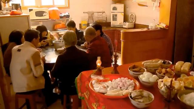 我们都在用力活着	，却忘了为什么出发