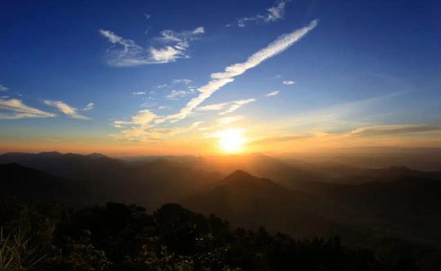 游在鹰潭｜中式美学深度游！山水、烟火、古建玩法全解锁，承包你的诗意周末