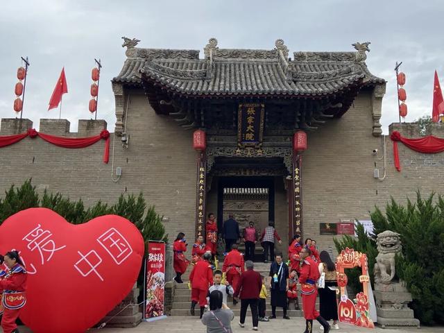 双节临汾文旅 “火出圈”：壶口瀑布、大槐树等景区客流爆棚