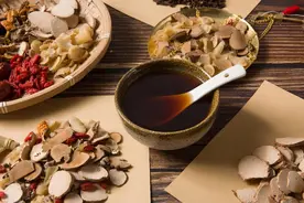 中药苦口，服用时能不能加点糖或蜂蜜呢？如何正确喝中药，提高中药有效率？图片