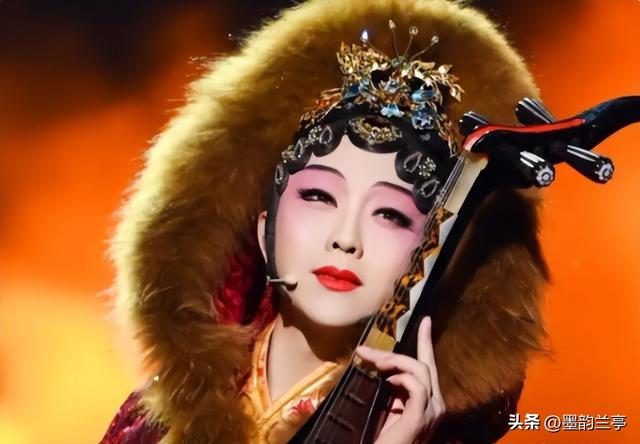 善恶终有报！47岁“跌落神坛	”的李玉刚	，终是活成了“跳梁小丑”