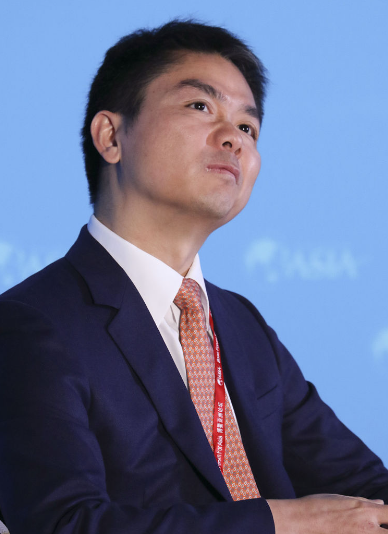 刘强东章泽天久违合体仅3天，令人恶心的一幕上演，杨颖也被牵连