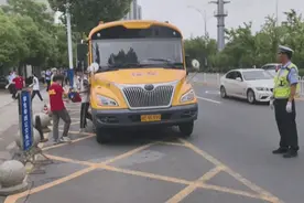 中考首日，十堰城区多部门联动为考生保驾护航图片