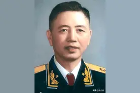 第三任海军司令员——刘华清图片