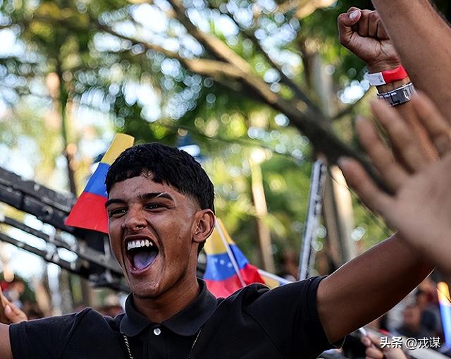 战火一触即发？美军航母压境，方案拟好，委内瑞拉直接全民皆兵！