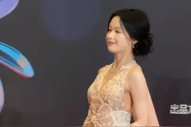 余茵无缘短剧女顶，“见光死”滤镜碎一地，丑照满天飞被骂上热搜图片