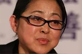 风水轮流转，当年嘲讽倪萍是老女人的陈红，最后还能笑得出来吗？图片