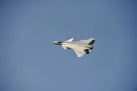 台军精锐齐出，面对解放军难解心慌，台中将：歼20或已进台岛上空图片