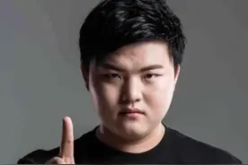 笑不活了，WE助教Zoom放话，Uzi复出秒登热搜，我却笑死在评论区图片