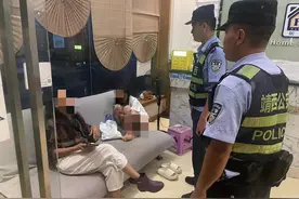 15岁女孩赌气离家出走 民警耐心劝回图片