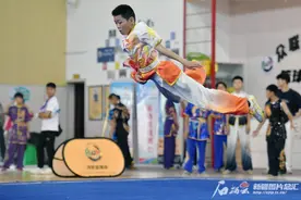 新疆266位小“侠客”决战雅山之巅图片