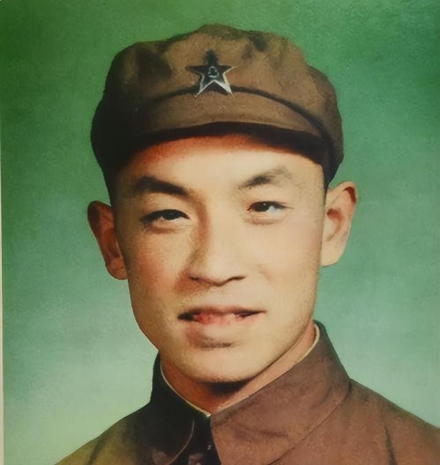 迟浩田将军的夫人有多美？1956年结婚照，妻子容貌出众，善良温顺