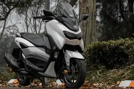 雅马哈也绷不住了，nmax155降价了，2.5万落地？图片