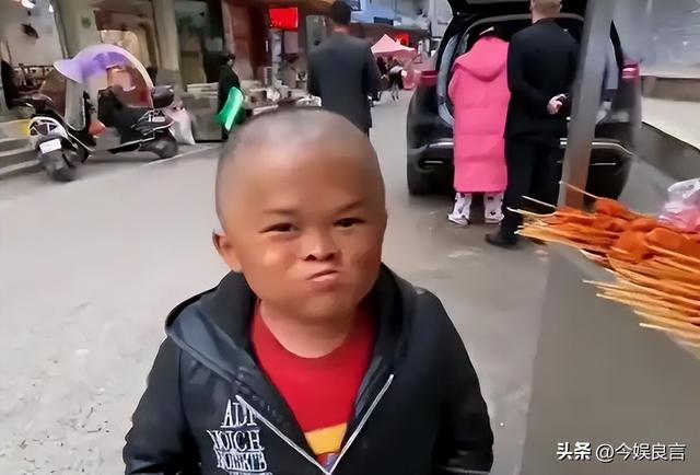 没钱还硬装？宁夏一笑成名拒绝百万签约的小女孩，现在成了这样