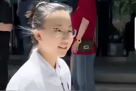 厉害了！人大附中女孩冲上热搜，“厅里厅气”引发热议！图片