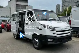 新依维柯“货运版”来啦，灯组变化明显，标配侧滑门，实用性大增图片