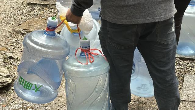 南宁青秀山脚下的水源地,来取水的人络绎不绝,你喝过这里的水吗