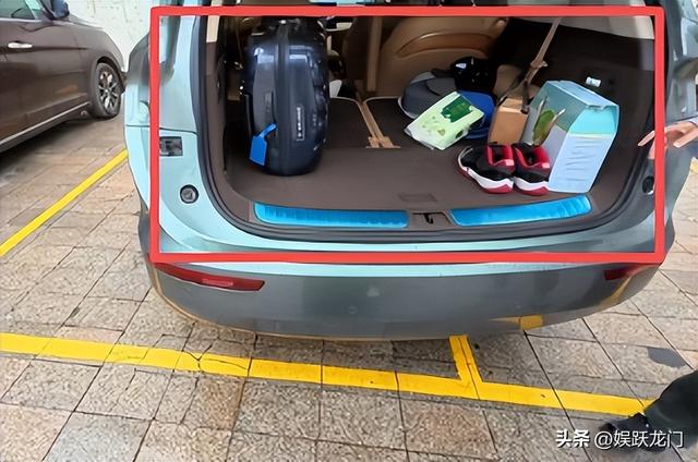 寻亲遇亲叔后续：空手上门、晚辈先动筷，网友曝靠诋毁中国赚外币