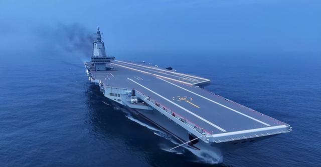 中国被骗了？当我们猛造航母的时候，美国却开始重点打造两栖舰