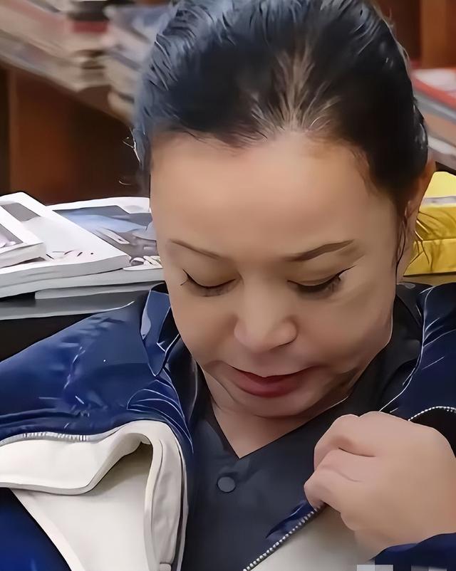 钱再多有什么用？刘晓庆意外摔倒	、分不清人，给中老年人提了个醒