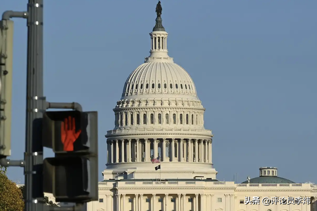 美国祸不单行！政府停摆致飞机坠毁，股灾又至