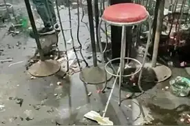散场后的酒吧现场，堪比公共厕所，竟然还有它没有被带走图片