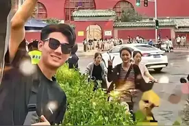 山东男子去鼓楼拍照，女生误入镜头，男孩全网寻找，本尊在线回应图片